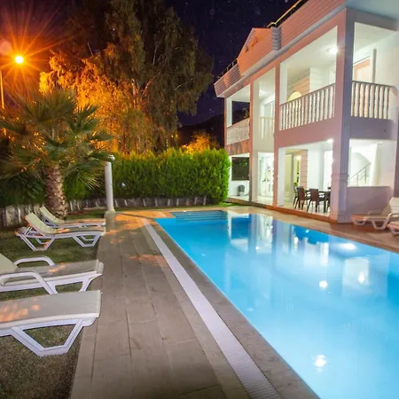 Hisarpark D Villa, Oezel Havuzlu, フェティエ