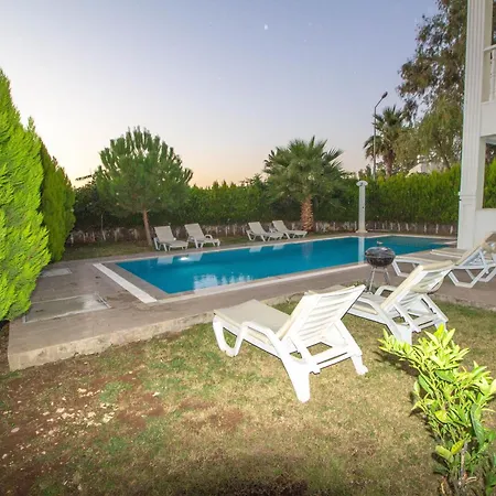 ヴィラ Hisarpark D Villa, Oezel Havuzlu,