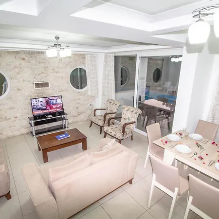 Hisarpark D Villa, Oezel Havuzlu, ヴィラ フェティエ