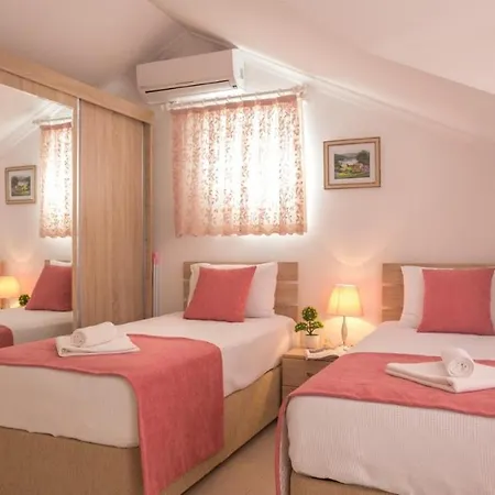 Hisarpark D Villa, Oezel Havuzlu, ヴィラ