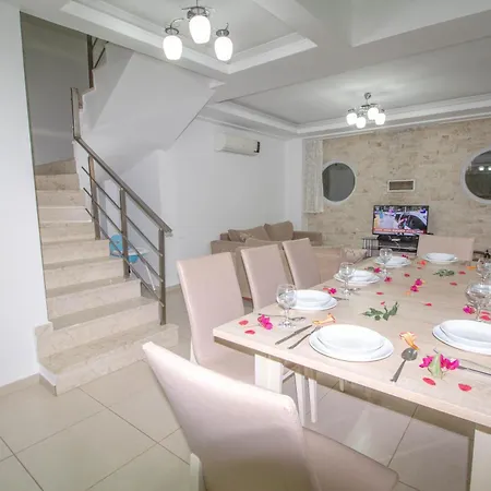 Hisarpark D Villa, Oezel Havuzlu, * フェティエ