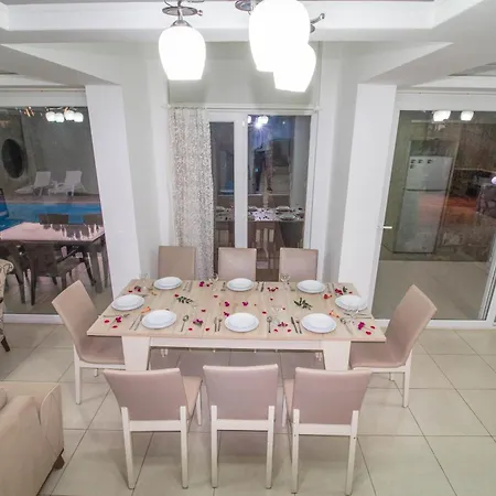 Hisarpark D Villa, Oezel Havuzlu, ヴィラ